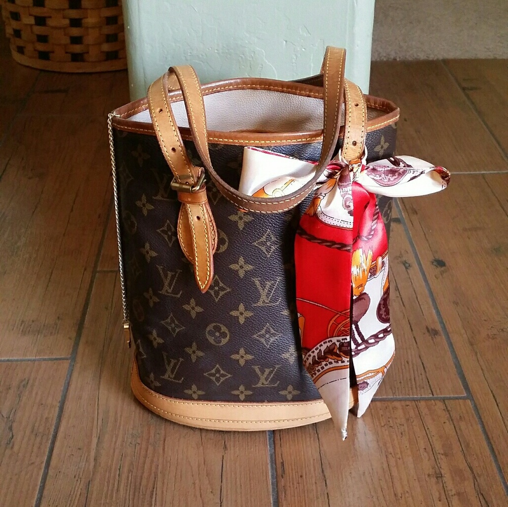 🎉🎉HP 🎉🎉AUTH Louis Vuitton bucket PM🌸🍀